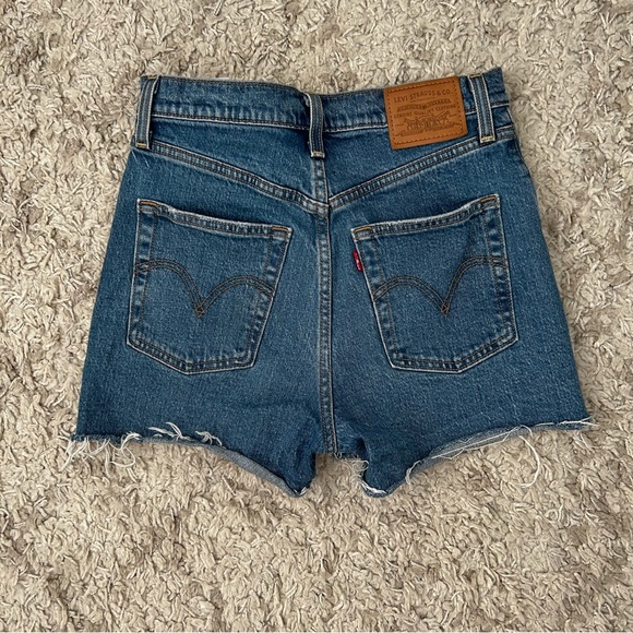 ⛔️SOLD⛔️Levi’s ribcage denim jean shorts size 26 - Picture 4 of 5